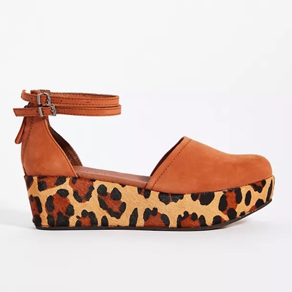 Anthropologie Gee Wawa Daisy Platform Leopard Animal Print Suede Wedges Heels - Picture 1 of 7